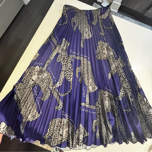 VDP club   ( set of 2 items ) Italy Pleated Skirt with Leopard Print + top - Picture 6 of 8